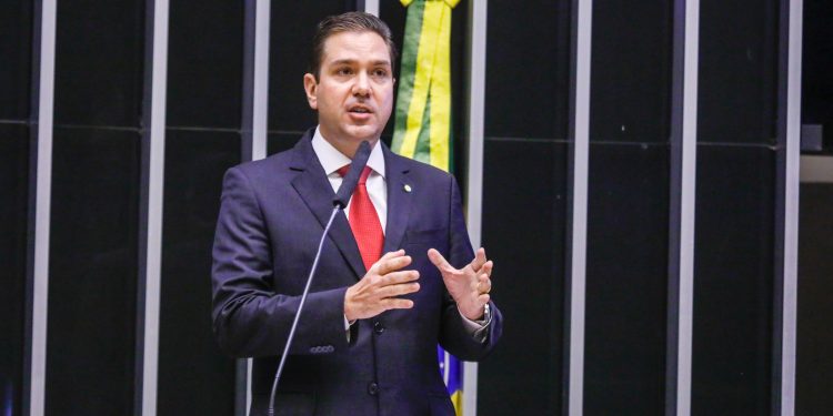 Deputado Eduardo Bismarck consegue incluir trabalhadores do turismo no Programa Emergencial de Retomada do Setor de Eventos