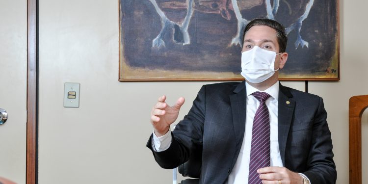 Deputado Eduardo Bismarck comemora prorrogação do auxílio emergencial e pede aumento do valor para cidades com maior índice de contaminação