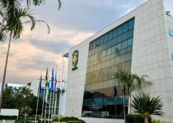 Presidente da CBF ameaça clubes e insiste em continuidade do futebol