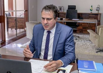 Governador articula aquisição de vacinas para complementar plano de imunização no Ceará