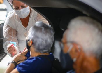 Incidência de internações por Covid-19 em idosos a partir de 75 anos é 53,3% menor para vacinados