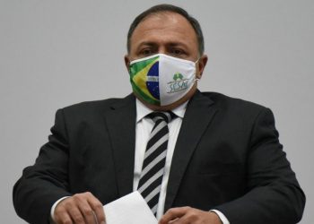 Ministro da Saúde Eduardo Pazuello pede afastamento do cargo e alega problemas de saúde