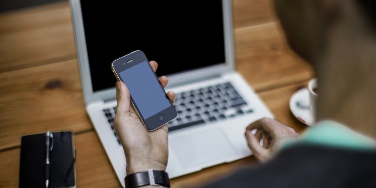 45% dos brasileiros têm dificuldade para usar serviço público digital