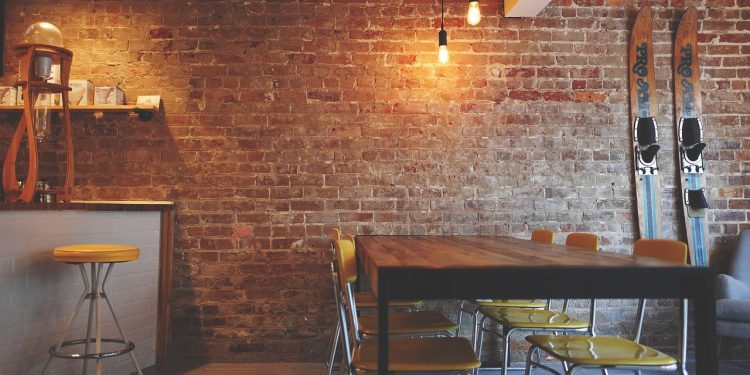 Camilo anuncia série de medidas de apoio ao setor de bares e restaurantes