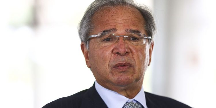 Valor médio de auxílio emergencial será de R$ 250, diz Guedes