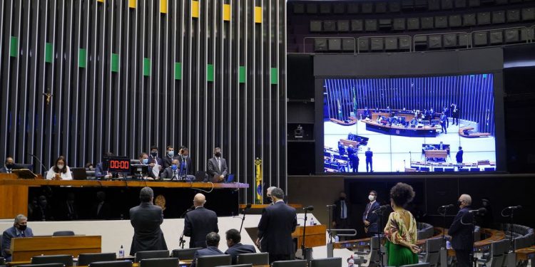 Congresso promulga emenda para pagamento de auxílio emergencial