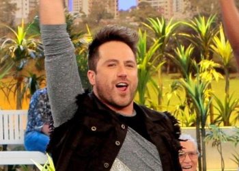 Humorista Kleber Lopes, de A Praça é Nossa, morre em decorrência da Covid-19