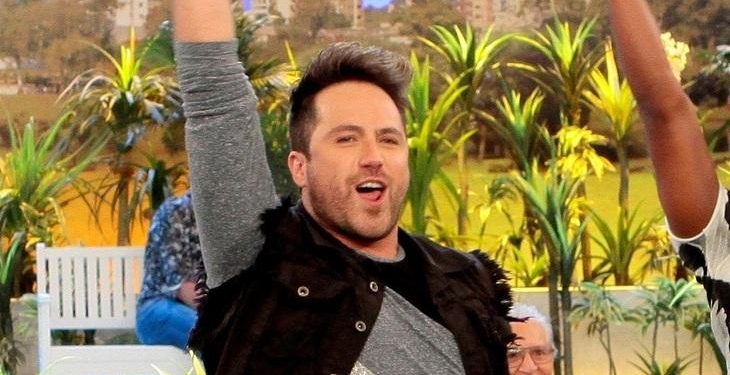 Humorista Kleber Lopes, de A Praça é Nossa, morre em decorrência da Covid-19