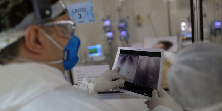 Covid-19: Brasil tem aumento de mortes e registra 2.841 óbitos