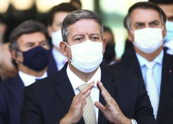 Lira cobra reação do governo Bolsonaro na crise e ameaça com ‘remédios amargos’ do Congresso