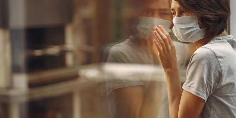 Brasil registra mais de 1.700 mortes em 24 h e bate novo recorde diário e de média móvel de óbitos