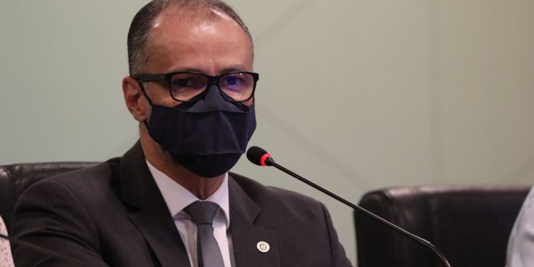 Covid-19 : “situação está longe do fim”, diz presidente da Anvisa