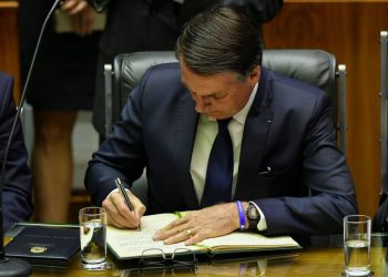 Bolsonaro sanciona projeto que destravou impasse sobre Orçamento