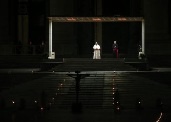 Em mensagem de Páscoa, papa pede distribuição de vacinas aos países pobres