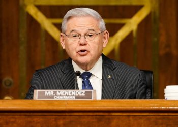 Em carta a Biden, senadores democratas acusam Bolsonaro de dar sinal verde a criminosos na Amazônia