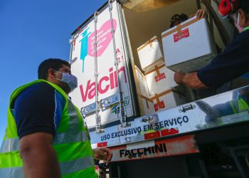 Ceará: 37 municípios descumprem meta de vacinação e não receberão novas doses até atingirem o esperado