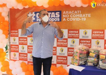 Prefeitura do Aracati realiza entrega simbólica de Vale Gás e Cestas Básicas