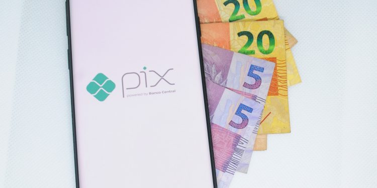 Banco Central autoriza Pix para quem recebe auxílio emergencial