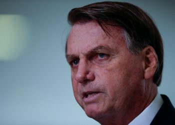 A generais Bolsonaro repete ‘meu Exército’ e diz que ele e militares sempre irão agir dentro da Constituição