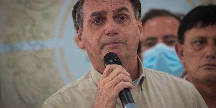 Militares reclamam de fala de Bolsonaro sobre usar Exército contra restrições