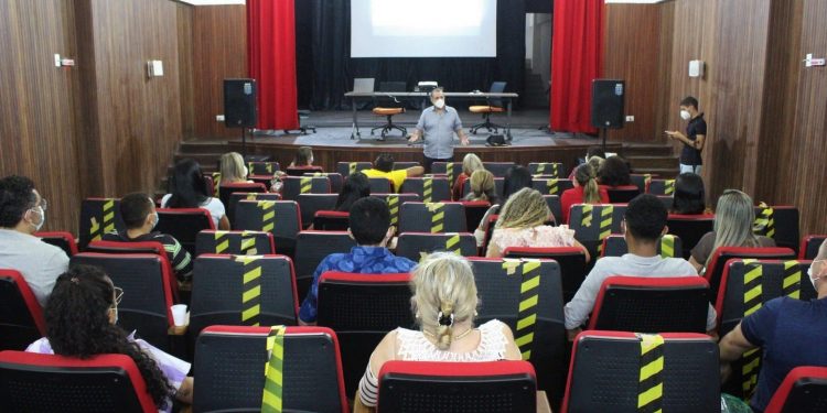 Aracati: Prefeito se reúne com as equipes da Atenção Primária da Saúde