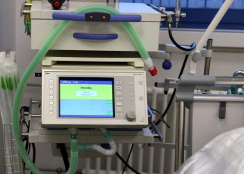 Média de mortes por covid-19 no país recua pelo terceiro dia