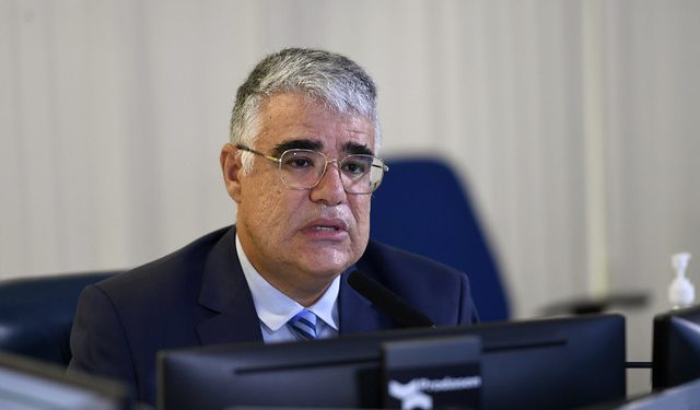 Senador cearense, Eduardo Girão, diz ter assinaturas para ampliar investigação da CPI da Covid