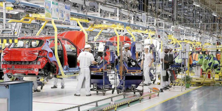 Sem peças, Fiat dará férias coletivas a 1.900 trabalhadores em fábrica mineira