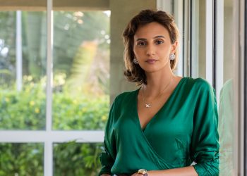 Filha que Aracati abraçou, escritora Nadyegida lança livro de contos inspirados na cidade; confira entrevista