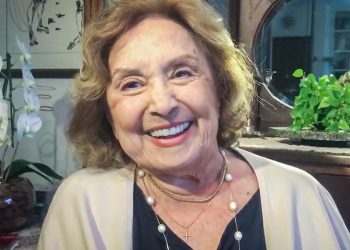 Eva Wilma estuda texto de novo filme em UTI de hospital em São Paulo