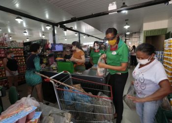 Governo do Ceará inicia nesta sexta cadastro de profissionais para Auxílio Cesta Básica