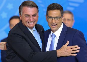 Bolsonaro nomeia presidente e diretores do BC para mandatos fixos