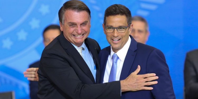 Bolsonaro nomeia presidente e diretores do BC para mandatos fixos