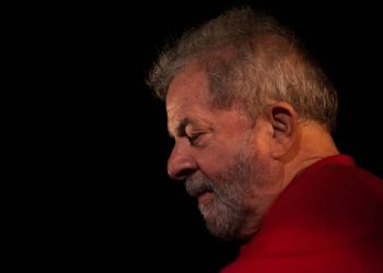 Lula chora ao falar em ‘limpar o nome da família’
