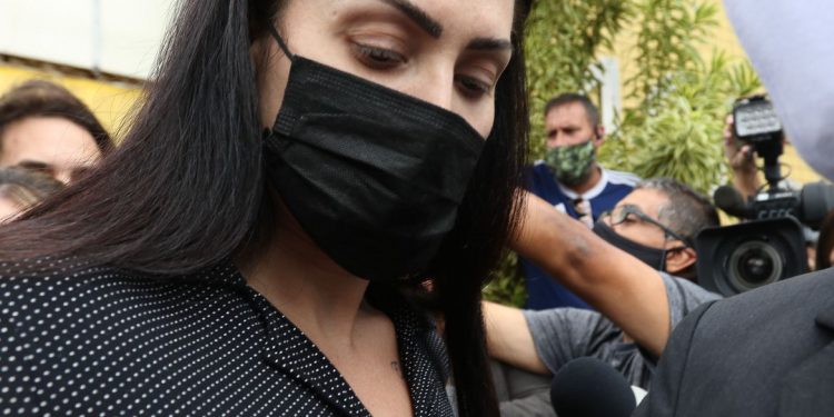 Mãe do menino Henry é diagnosticada com covid-19 na prisão