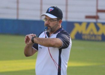 Fortaleza anuncia saída de Enderson Moreira após eliminação para o Bahia