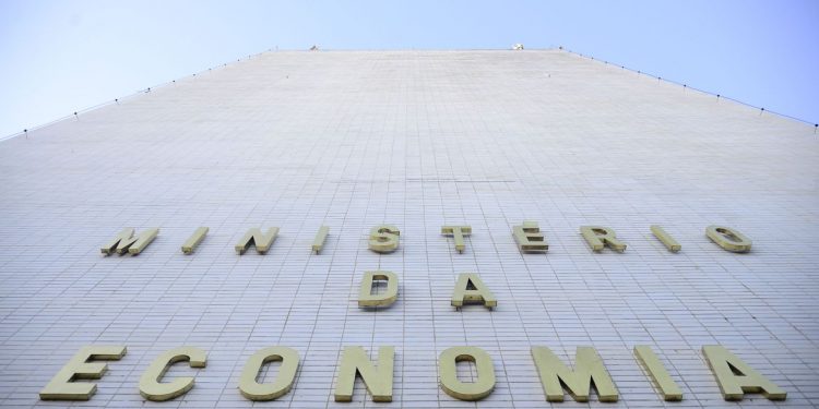 Teto de gastos e reforma da Previdência geraram economia de R$ 900 bi