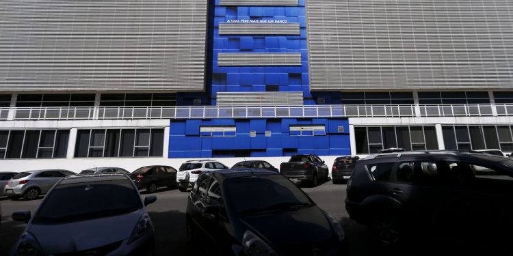 Auxílio emergencial é pago a beneficiários do Bolsa Família com NIS 6
