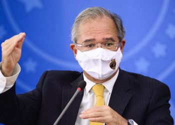 Guedes anuncia novo programa para trabalhadores informais