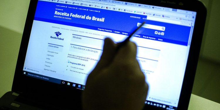 Receita cria assistente virtual para orientar preenchimento de Imposto de Renda