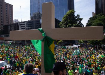 Com Pai Nosso, bolsonaristas incentivam presidente a atacar STF, governadores e prefeitos