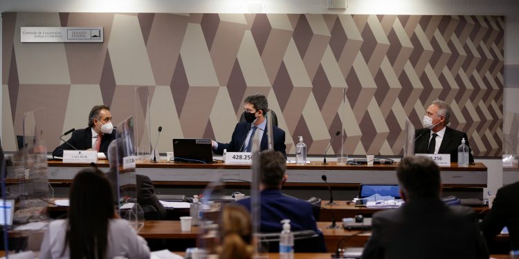 E-mail entregue à CPI revela alerta da Pfizer a Bolsonaro já em março de 2020 sobre soluções para a pandemia