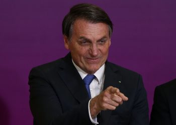 Bolsonaro diz que Petrobras estuda medida para dar previsibilidade a preço de combustível