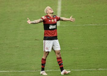 Pedro marca, e Flamengo vence Palmeiras na estreia no Brasileiro