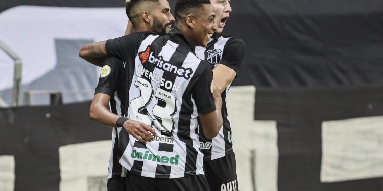 Ceará marca nos acréscimos e acaba com série invicta do Grêmio com Tiago Nunes