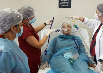 Cerca de 2,5 mil pacientes com Covid já foram tratados com o capacete Elmo; mais de mil profissionais já foram capacitados para o uso do equipamento