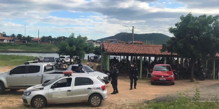 Aracati: Operação de fiscalização evita aglomerações em Boca do Forno