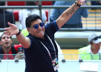 Procuradoria acusa médicos de homicídio com dolo eventual por morte de Maradona