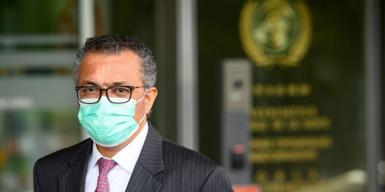 Diretor da OMS pede que países forneçam mais vacinas a países pobres