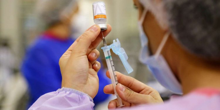 Governo do Ceará assegura mais 25.019 doses de CoronaVac através de ação na Justiça Federal